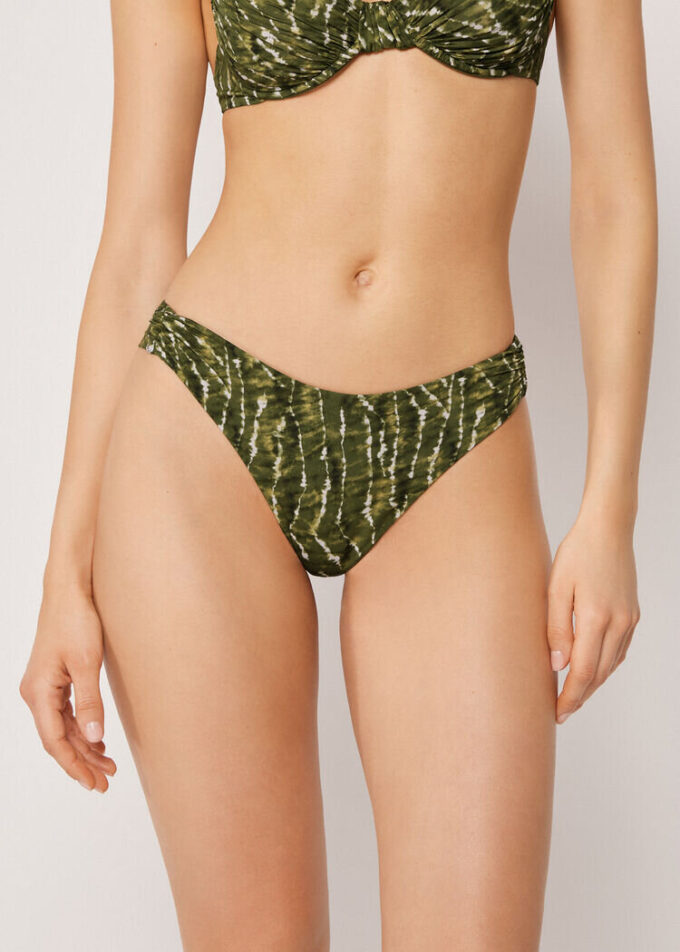 Calcinhas brasileiras de biquíni com efeito tie-dye natural