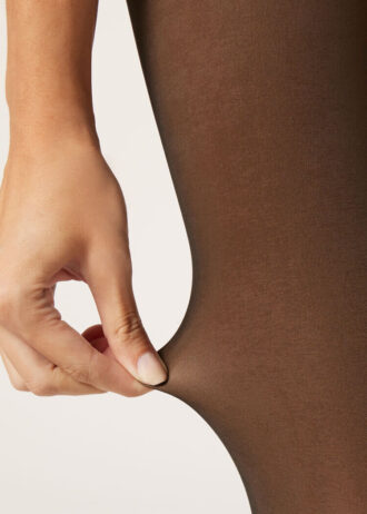 Collants opacos com efeito transparente